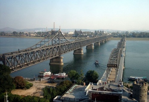 Hai cây cầu lịch sử bắc qua sông Áp lục tại biên giới Trung - Triều (Yalu river) 