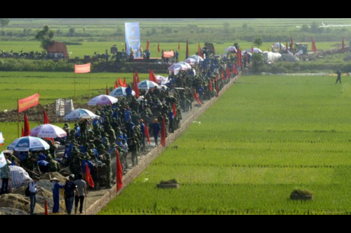 1000 thanh niên - đoàn viên Hà Nội được huy động để làm đoạn đường "bê tông nông thôn" 700 mét (theo dự toán) 