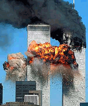 Cách đây 12 năm, cũng vào lúc 8 giờ, WTC của Mỹ bị khủng bố bằng hai máy bay Boing (American Airline) do al-Queda thực hiện...  